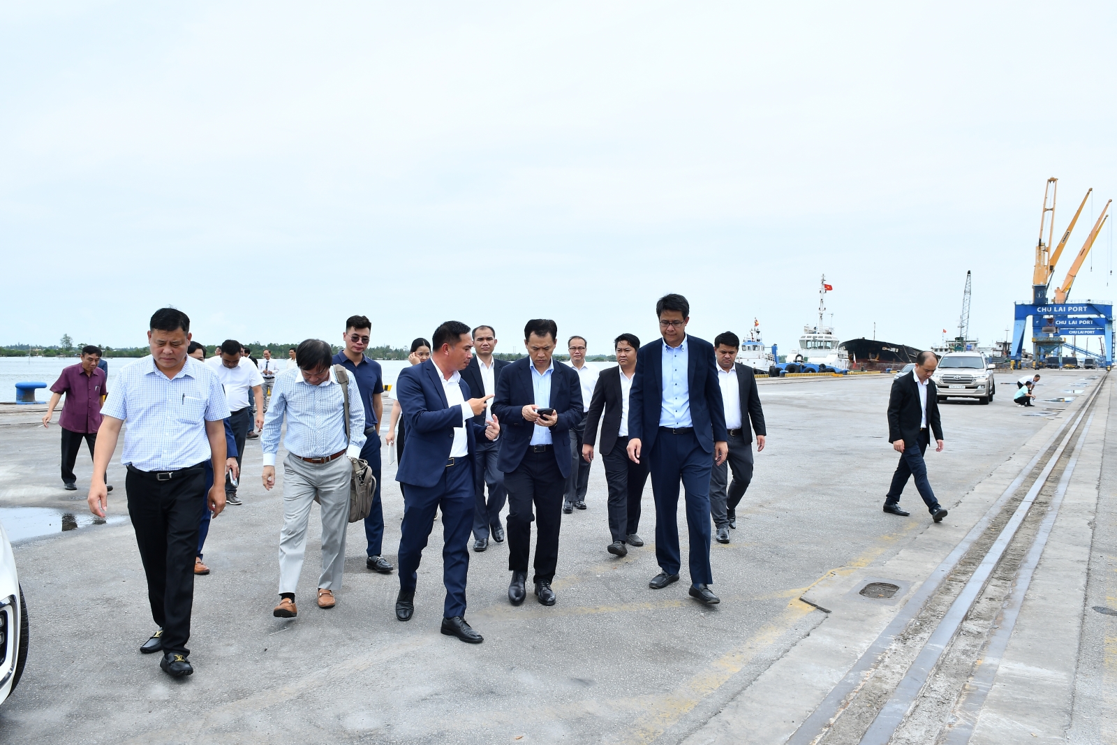 Đoàn công tác tham quan thực tế tại cảng Chu Lai
